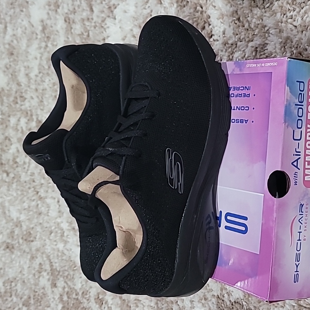 Size 9 Black Skech Air by Skechers